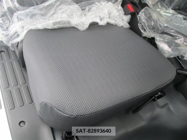 Mitsubishi CANTER 2023-11 206810-15