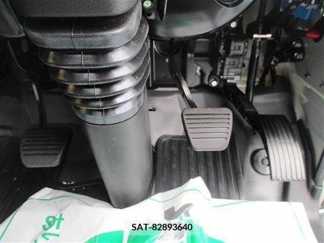 Mitsubishi CANTER 2023-11 206810-12
