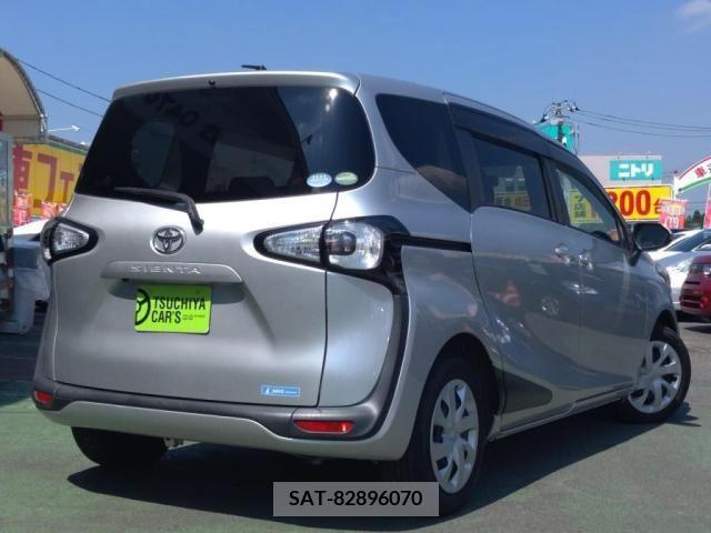 Toyota SIENTA 2015-10 352159-1