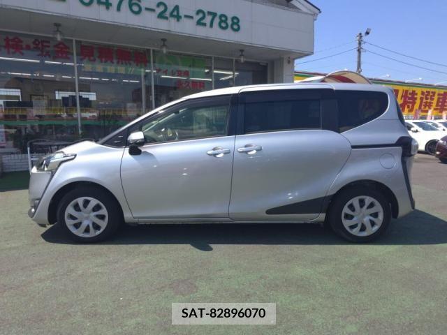 Toyota SIENTA 2015-10 352159-11