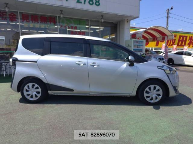Toyota SIENTA 2015-10 352159-10
