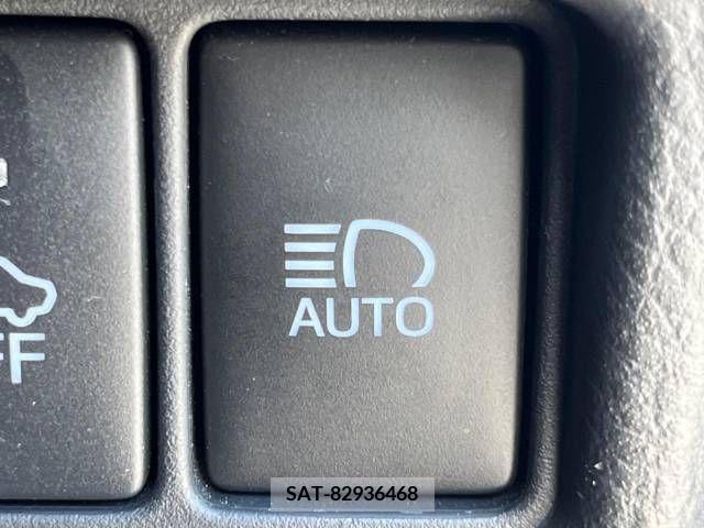 Toyota C-HR 2017-06 357789-6