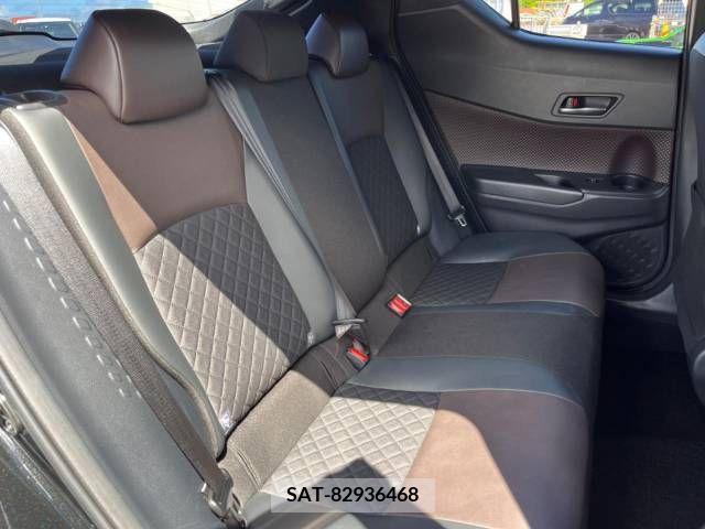 Toyota C-HR 2017-06 357789-12