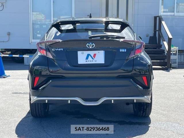 Toyota C-HR 2017-06 357789-18
