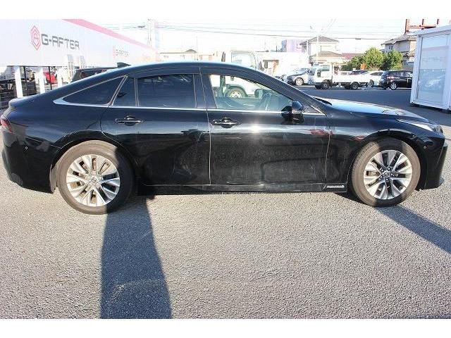 Toyota Mirai 2022-01 21642-8