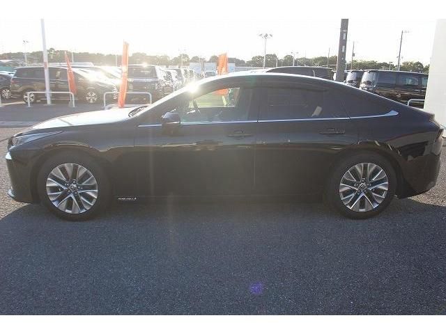 Toyota Mirai 2022-01 21642-6