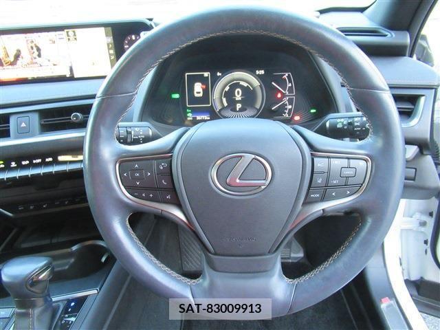 Lexus UX 2019-08 210975-8