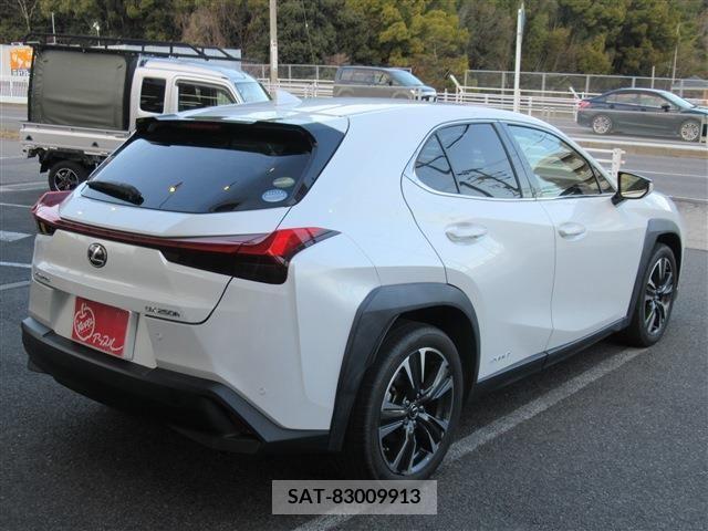 Lexus UX 2019-08 210975-3