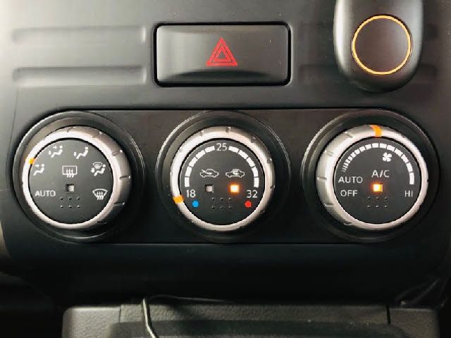 Nissan X-TRAIL 2011-02 11305-14