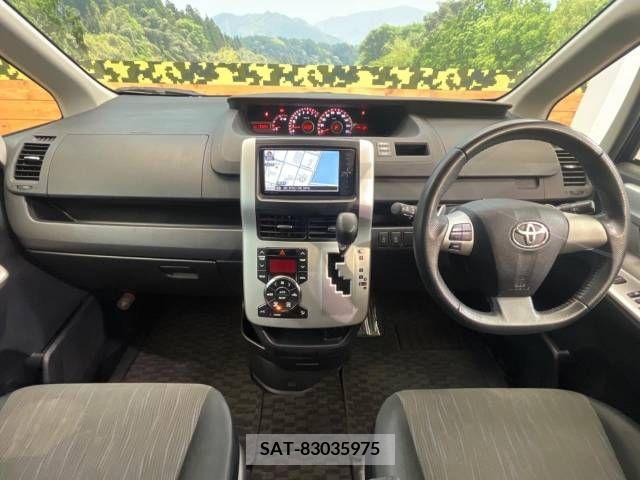 Toyota VOXY 2010-06 254484-1