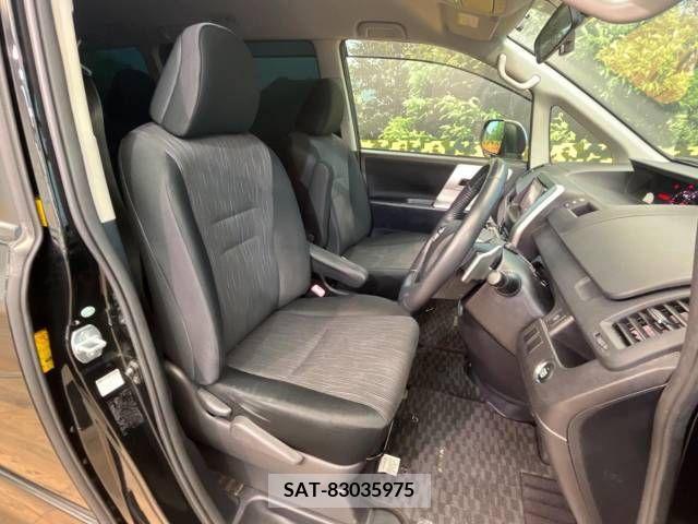Toyota VOXY 2010-06 254484-8