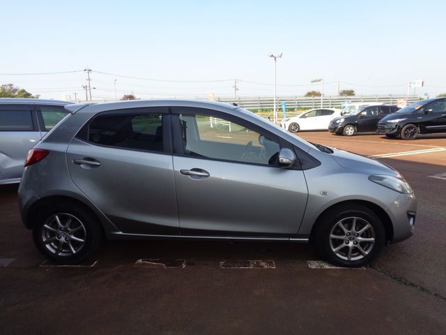 Mazda DEMIO 2013-06 181038-4