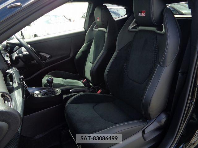 Toyota YARIS 2023-08 304824-4