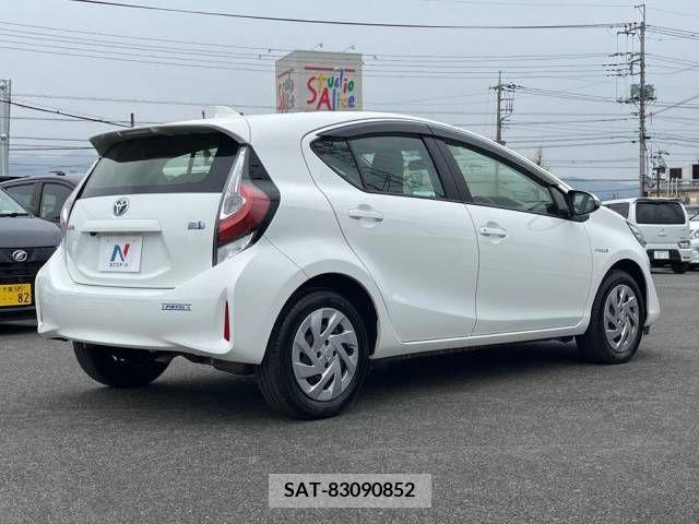 Toyota AQUA 2019-02 247354-17