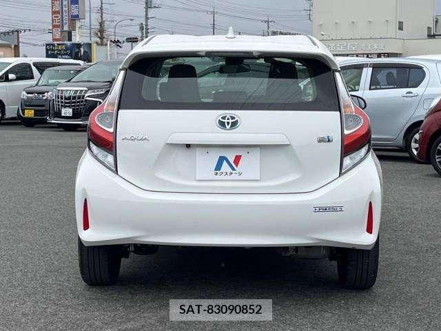 Toyota AQUA 2019-02 247354-15
