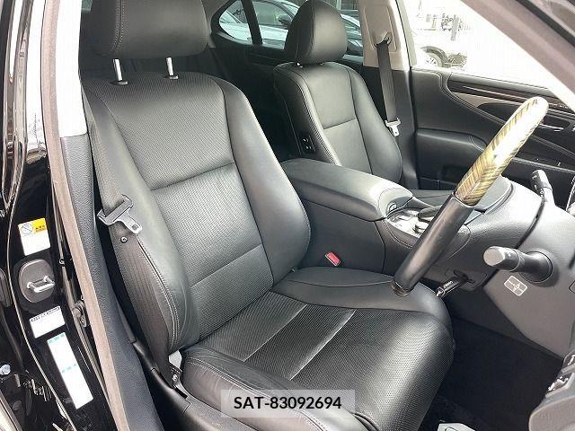 Lexus LS 2016-08 275526-18