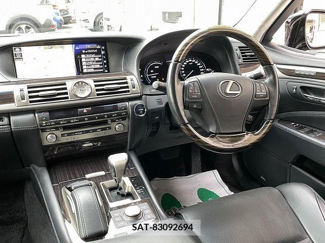 Lexus LS 2016-08 275526-7