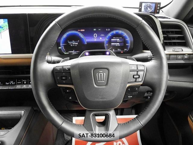 Toyota CROWN 2023-01 358182-4