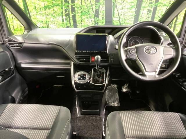 Toyota VOXY 2018-11 196666-1