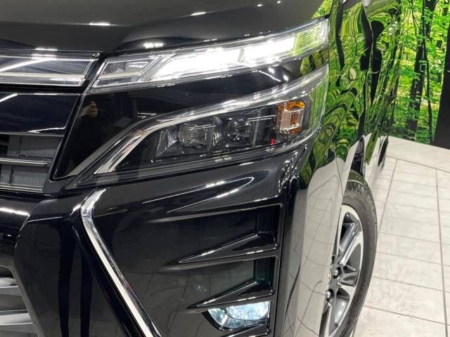 Toyota VOXY 2018-11 196666-13