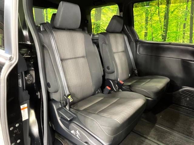 Toyota VOXY 2018-11 196666-9