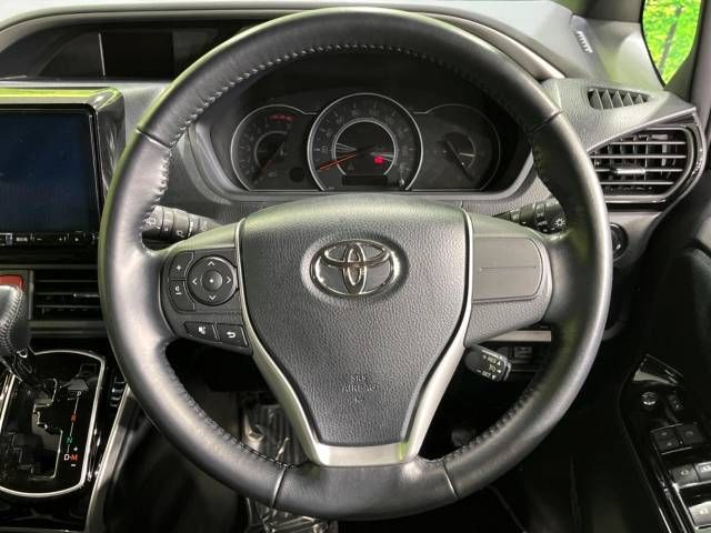 Toyota VOXY 2018-11 196666-12