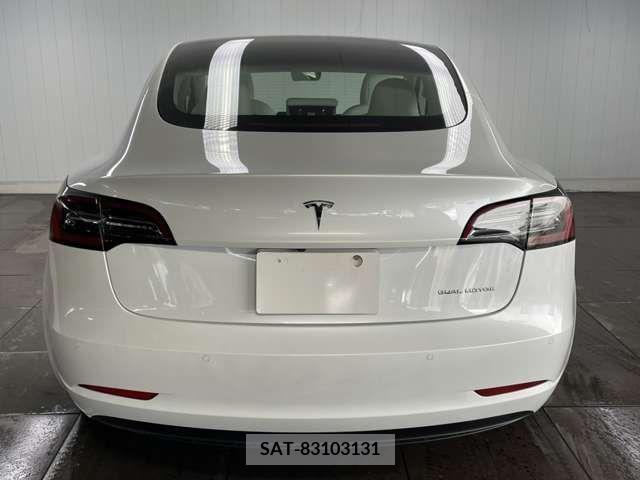 Tesla MODEL 3 2021-08 379160-15