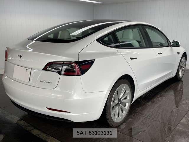 Tesla MODEL 3 2021-08 379160-14