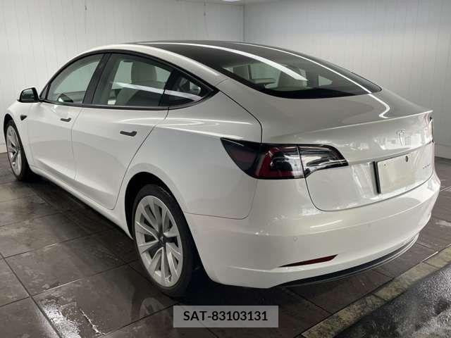 Tesla MODEL 3 2021-08 379160-2