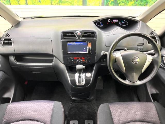 Nissan SERENA 2011-12 20518-1