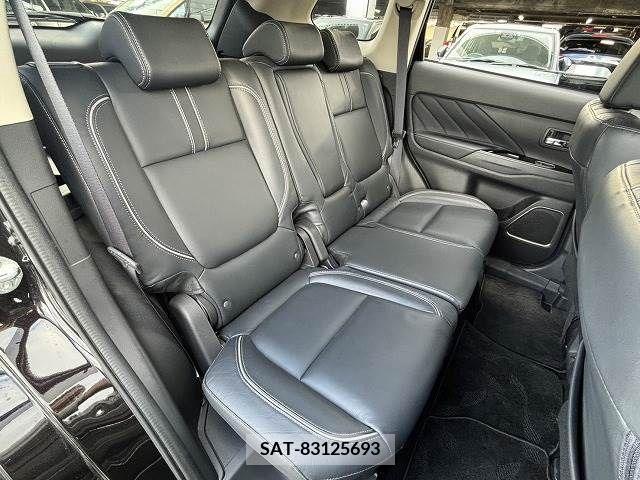 Mitsubishi OUTLANDER PHEV 2015-09 303545-5
