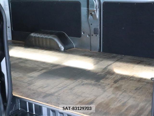 Nissan NV350 Caravan 2019-01 246942-11
