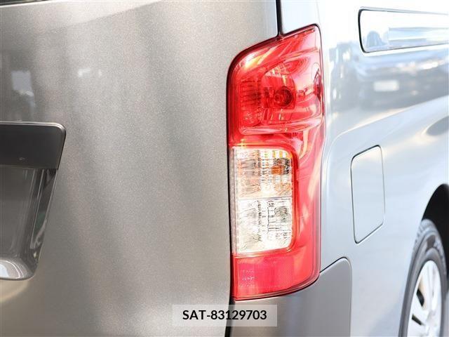 Nissan NV350 Caravan 2019-01 246942-22