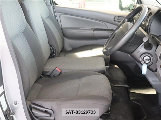 Nissan NV350 Caravan 2019-01 246942-10