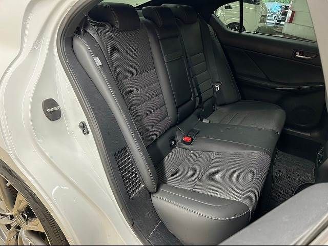 Lexus IS 2021-01 187795-9