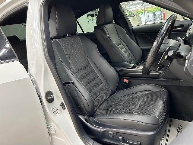 Lexus IS 2021-01 187795-8