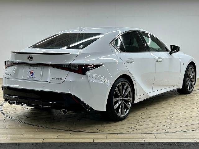 Lexus IS 2021-01 187795-15