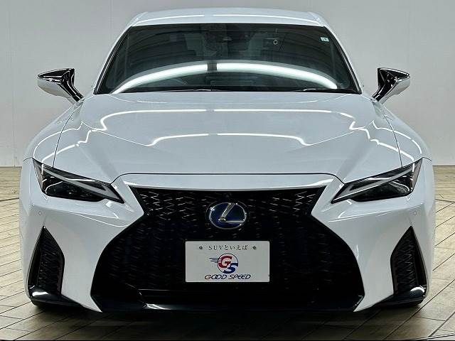 Lexus IS 2021-01 187795-11