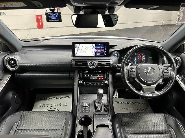 Lexus IS 2021-01 187795-1