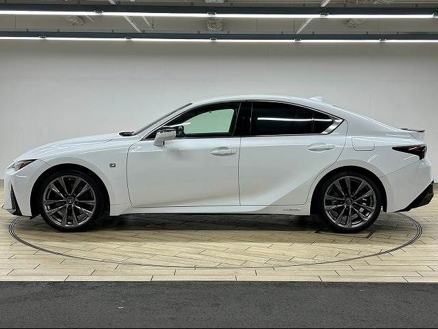 Lexus IS 2021-01 187795-13