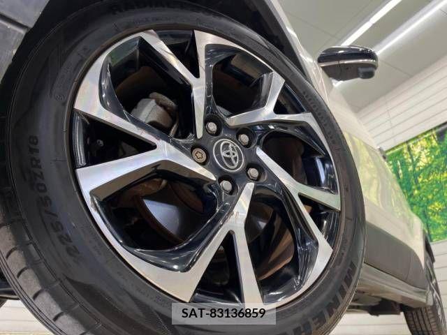 Toyota C-HR 2017-11 264084-13
