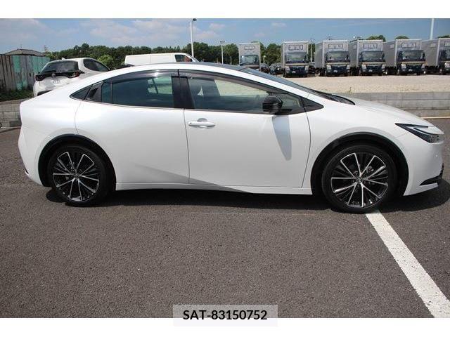 Toyota PRIUS 2023-07 366324-11