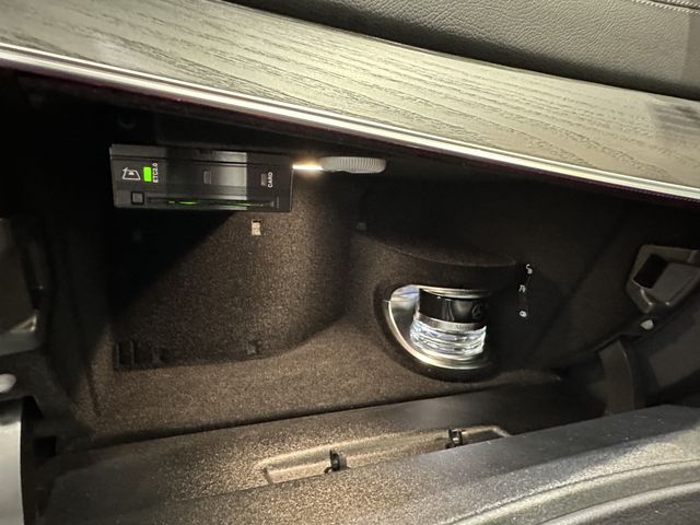 Mercedes Benz E-CLASS 2021-04 9908-15