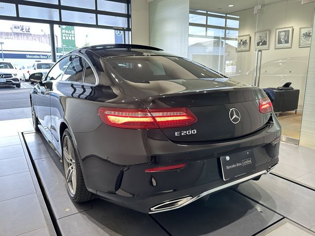 Mercedes Benz E-CLASS 2021-04 9908-2