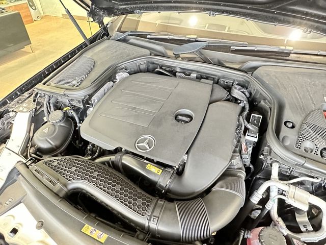 Mercedes Benz E-CLASS 2021-04 9908-4