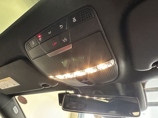 Mercedes Benz E-CLASS 2021-04 9908-14