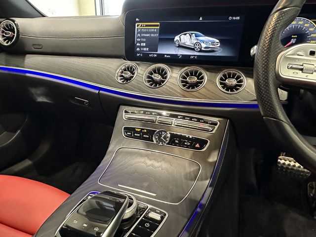 Mercedes Benz E-CLASS 2021-04 9908-13