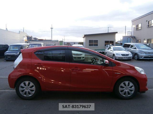 Toyota AQUA 2013-09 203175-3