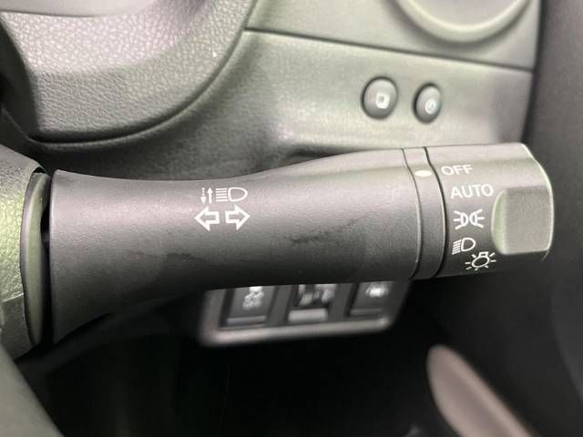 Nissan NOTE 2018-08 187157-7