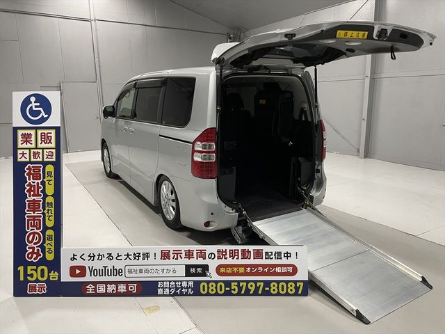 Toyota NOAH 2011-12 1537-0